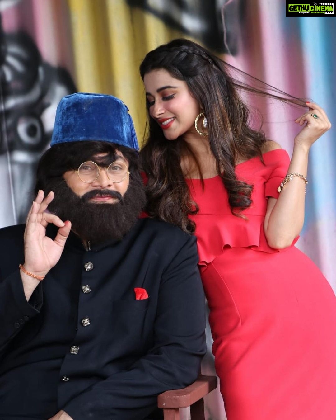 Madhuurima Instagram - We and our super masti on sets of #excusememadam @starbharat @disneyplushotstar #masti with @rajeshkumar.official #fun #swag #shooting #shoot #love #crazy #amazing #filmphotography #picoftheday #bossbabe #boss #bosslady #explorepage #explore #exploremore #instadaily #instagood #instagram #instamood #instafun #instacool #instphoto #nyrabanerjee #power #success