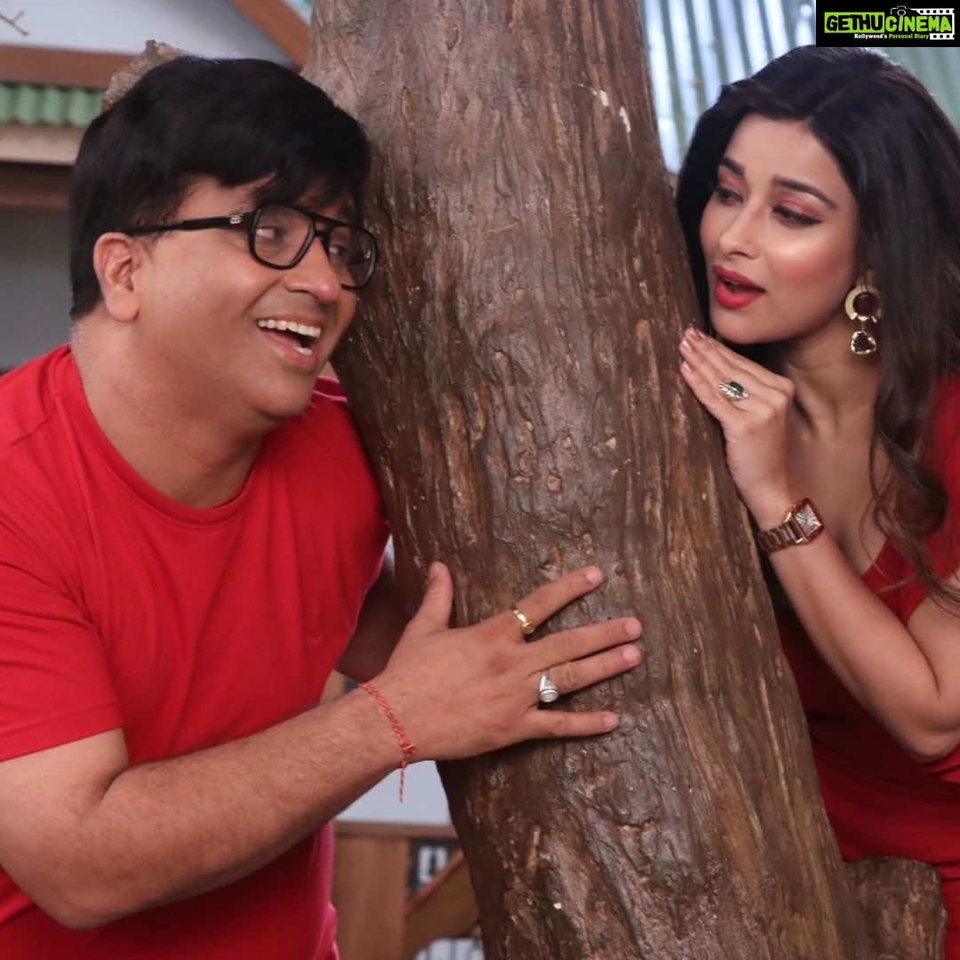 Madhuurima Instagram - Naino mei Sapna, sapne mei Sajna π @anup21may #excusememadam @starbharat mon-Friday 830pm and @disneyplushotstar par #fun #comedy #comedyvideos #sitcoms #crazy #madam #style #dance #masti #instadaily #instagood #instagram #instamood #instacool #instacomics #actor #nyrabanerjee #love #grateful #gratefulheart #superb