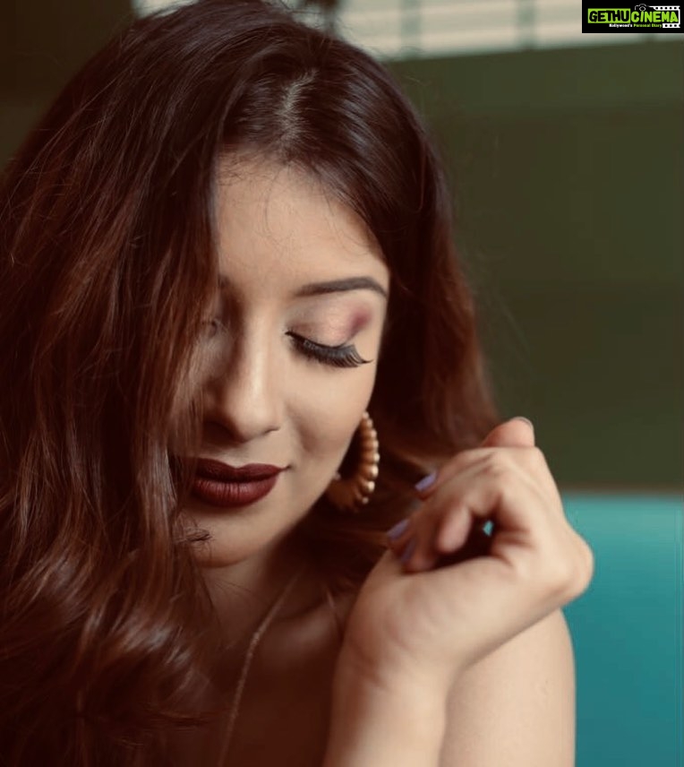 Madhuurima Instagram - Jo rishta dil se juda hotahai wo kabhi toottha nahi. Pyaar bhi dil se kiya jatahai jazbaaton se nahi ❤️❤️ #shayari #shayarana #shayar #dil #pyaar #dosti #zindagi #life #love #partner #essence #beauty #nyrabanerjee @starbharat @starplus @disneyplushotstar