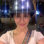 Madhuurima Instagram – Expectation mei nahi , reality mei jiyo! Thanks @mehuljoseph123 for your caption . #metal #metallic #metallica #metalhelmet #friends #college #collegegang #nyrabanerjee #collegedays #throwback🔙 #love #awesome #besttimes #baby @farhadmehta ye helmet mujhe dede thakur!!