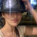 Madhuurima Instagram – Expectation mei nahi , reality mei jiyo! Thanks @mehuljoseph123 for your caption . #metal #metallic #metallica #metalhelmet #friends #college #collegegang #nyrabanerjee #collegedays #throwbackđź”™ #love #awesome #besttimes #baby @farhadmehta ye helmet mujhe dede thakur!!
