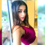 Madhuurima Instagram - Expect nothing and life will be velvet! #velvet #huế #colour #magenta #croptop #magnet #eyes #lookoftheday #look #lookthroughmyeyes #nyrabanerjee #saraswati #selfie #shotoniphone #picoftheday #lover #loveyourself #live #loveislove