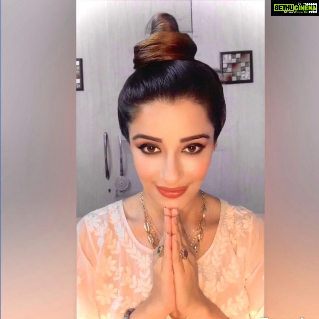 Madhuurima Instagram - Naman to the silence of the inner Guru❤️ . Happy Guru Purnima. Check #igtv for the full video #namaste #pranam #guru #heaven