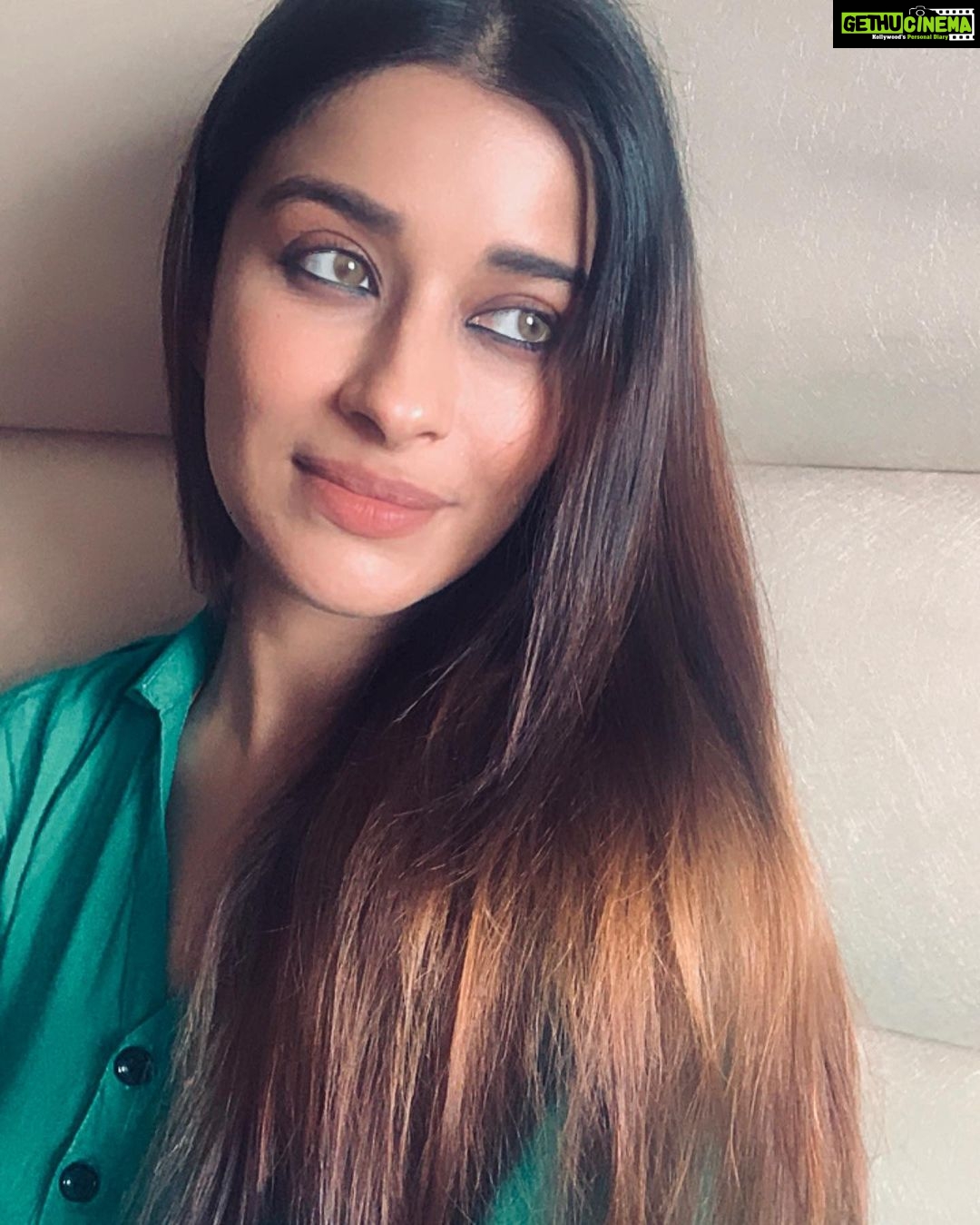 Madhuurima Instagram - Ankhon ki gustakhiyaaan maaf ho! #eye #soul #growth #power #love #protection #vision #dream #morosis #woman #bollywood #instafit #gratitude #heaven #today #wednesday #thoughts