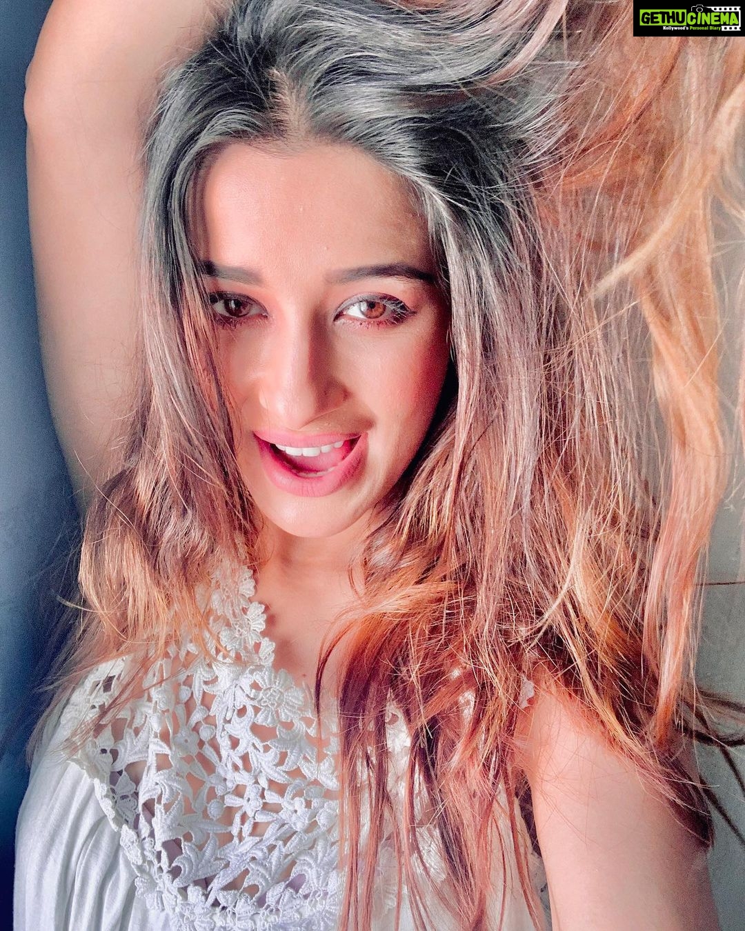 Madhuurima Instagram - THE JOY INSIDE! #joy #love #happiness #light #eyes #soul #pure #tint #hazeleyes #honey #honeyeyes #actor #quarantine #clicks #selfie #shotoniphone #naughty