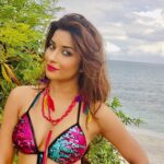 Madhuurima Instagram - How I love the way u made me look @makeupartist_tanaya , want to relive this trip! #summergoals #shooting #beachbabe #pattaya #musicvideo @officialanandkumar #sequence #bikini #swimsuit #summerbod #summerbody #summerbodychallenge