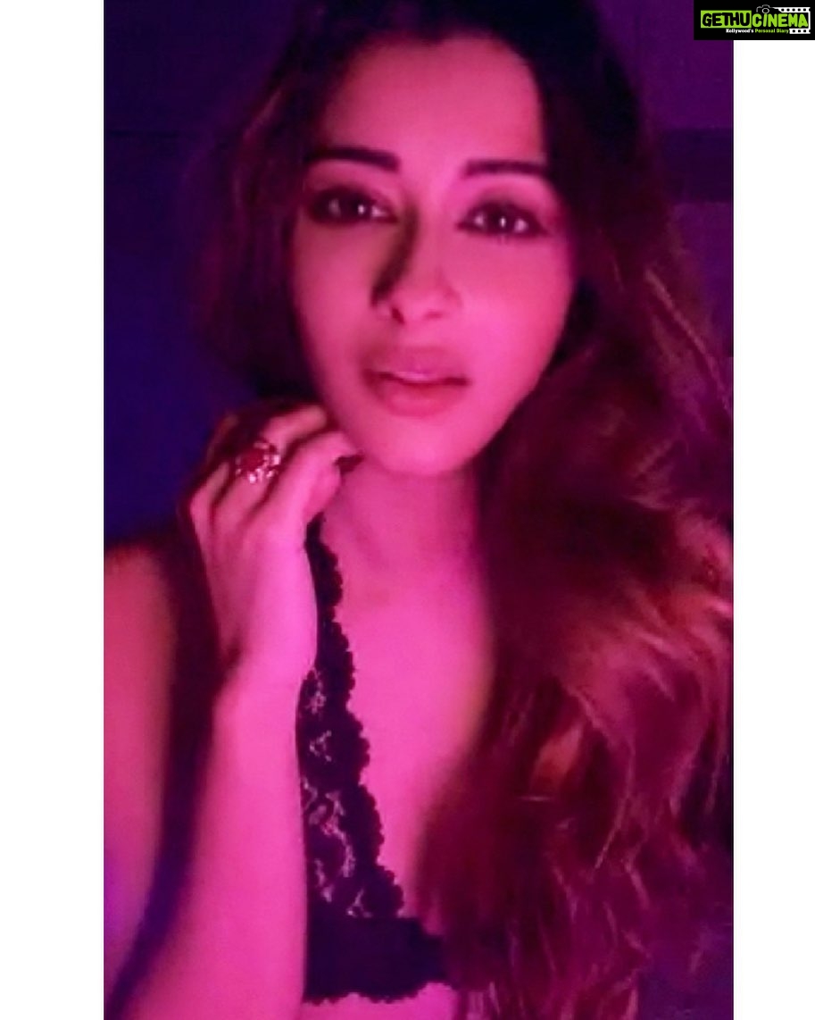 Madhuurima Instagram - The flush of Magenta keeps me in high vibration❤️ #magenta #vibration #strength #mindfulness #inlove #beautiful #evolve #colour #life #photographylovers captured by @shazzalamphotography on Facebook messenger #picoftheday #portraitphotography #love #heaven #lights #lamps #lit #baby #actress #indian #loveyourself #loveme #colours #hue #photoshoot #quarantine #theme #lockdown #lockdown2020 #home
