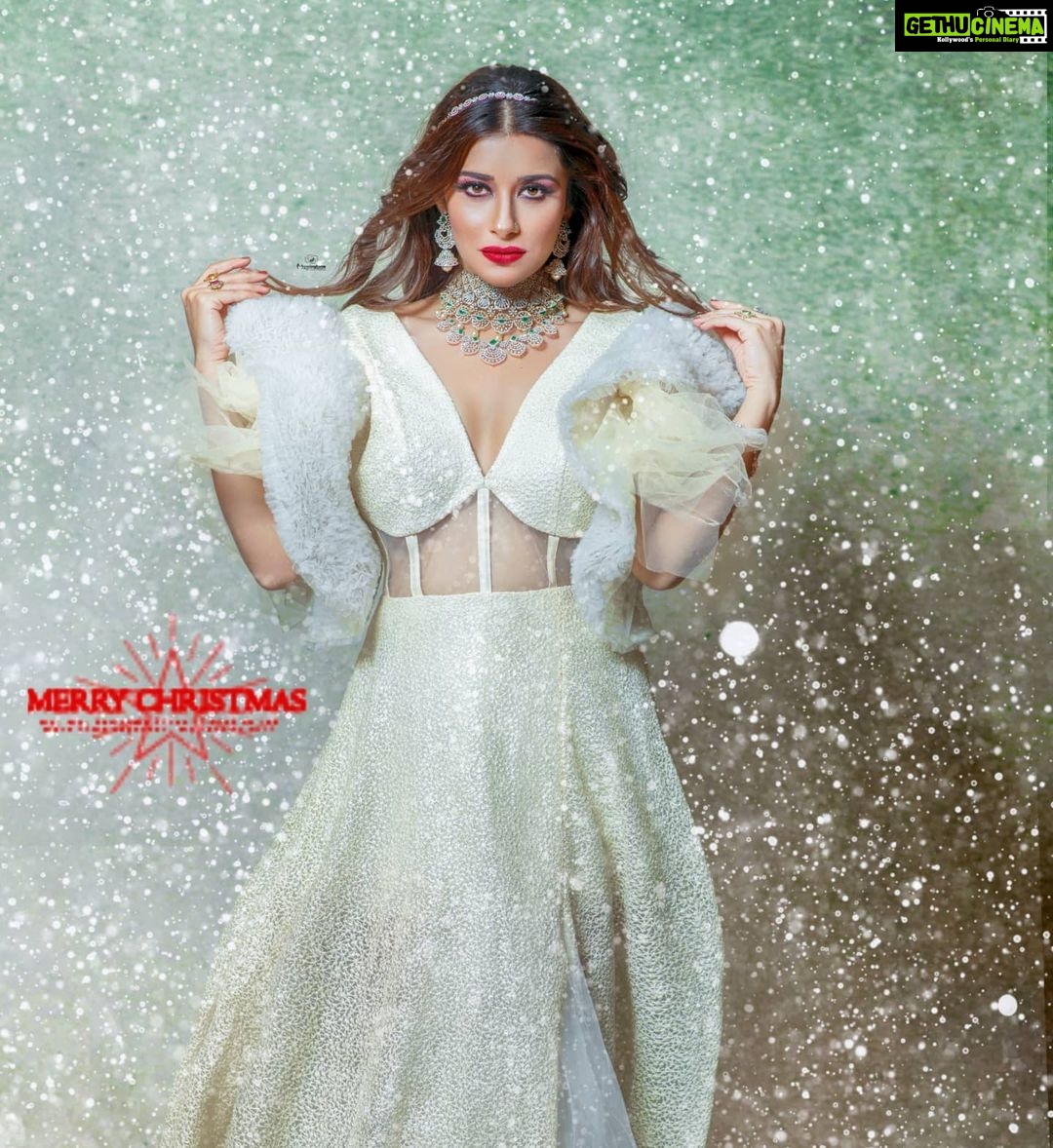 Madhuurima Instagram - Merry Christmas.....feel the vibe.. .. Muse - @nyra_banerjee MUA - @makeupartisthemal Captured By - @mspiration_lakshmiwankhede Styling by @lakshmiwankhede Jewellery - @rreizojewels Outfit - @the_o.f.u @godoxindiaofficial @nikonindiaofficial @nikond850official (These image belongs to M'spiration - Inspiring Memories, retouching or unauthorized copying is strictly prohibited. No images to be used with out our prior permission. Thank you!) . . . You can connect with us for your Photography needs by calling us at 9867590788 or mail us at wankhedelakshmi@gmail.com #beauty #fashion #fashionista #whitegown #beautyportraits #fashionphotography #gowns #whiteisbeautiful #western #white #celebrity #nyrafanclub #nyrabanerjee #nyrangers #nyraians #nyrabanerjee❤️ #nyrabanerjeefan Mulund West