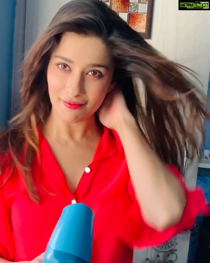 Madhuurima Instagram - PLEASE WATCH THE ENTIRE VIDEO ON IGTV SEPARATELY !. THIS POST IS NOT DIRECTLY LINKED TO IGTV. I’m supporting #mainbhimumbaipolice urging Mumbaikars to consider themselves an extension of the force by taking on the highly responsible duty of self-policing! This video is conceptualised and created by my mom, Nandita Banerjee, and me . Watch the entire video on my IGTV Below is the link of @mumbaipolice campaign https://youtu.be/DfC_3YKbl2Q You can support and follow the below handles and hashtags #MainBhiMumbaiPolice #MumbaiPolice Twitter: @MumbaiPolice Facebook: MumbaiPoliceOnDuty24taas Stay in. Stay safe. Stay healthy. . #videooftheday #responsible #citizen #selfpolicing @mumbai.police_ #covid19 #actor #nanditabanerjee #nyrabanerjee #igtv #star #mumbaipolice #campaign #supportpolice #india #indian #coronavirus #stayhealthy #staysafe #stayhome #quarantinemotto #selfquarantine #mode #glamourus