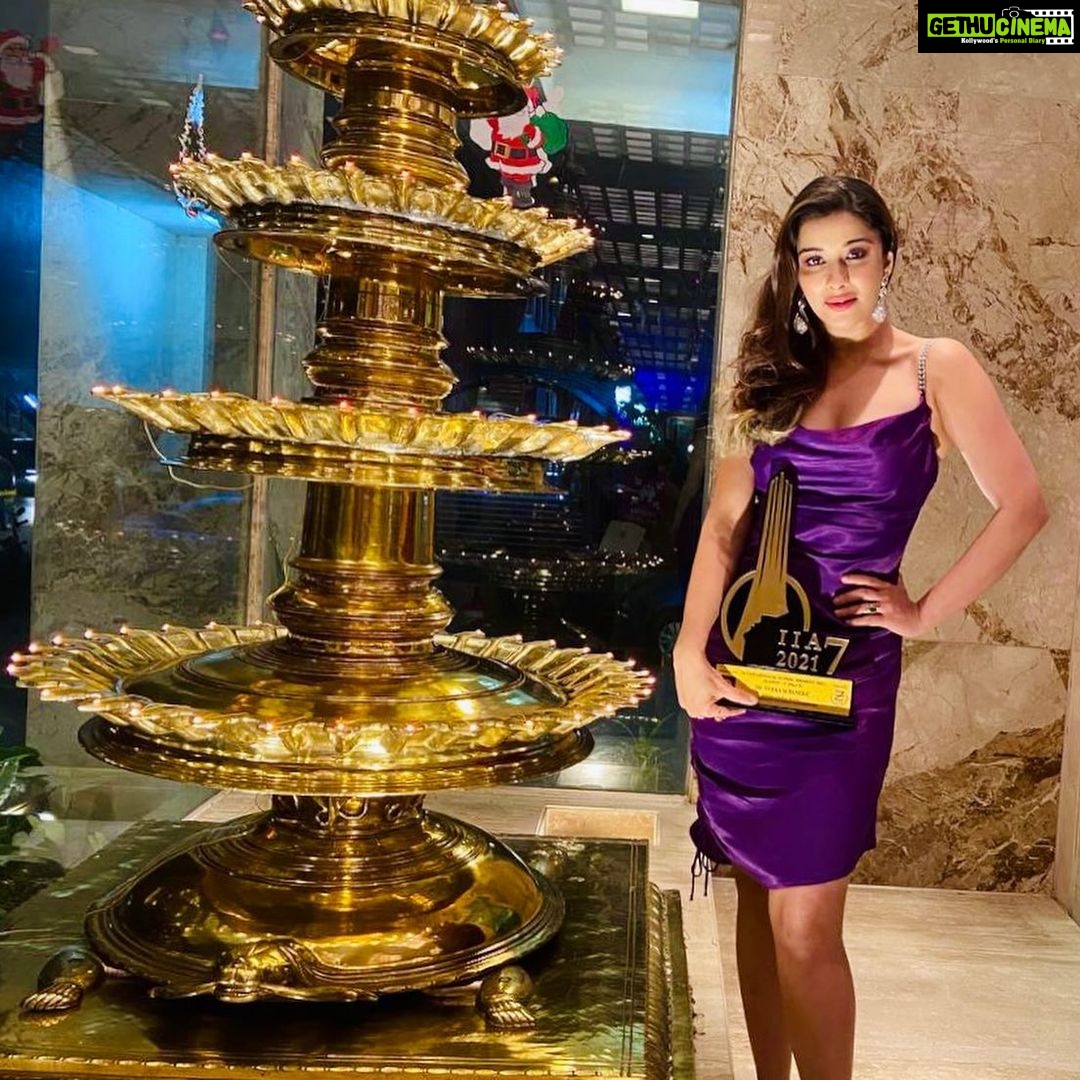Madhuurima Instagram - “ BEST PERSONALITY OF INDIAN TELEVISION 2021 “ awarded by the “THE INTERNATIONAL ICONIC AWARDS “ Thank you @internationaliconicaward @iadityakhurana Thank you mom @whitepeacockh for shaping me up into what I’m today ! Ur a proud mom isn’t it ? Thanks to all the special people in my life ❤️ Thank you all my fans , viewers and supporters for your constant love and support ❤️. #blessed #gratitude #love #awards Hairstylist @dethejaya Makup @mujahidshaikhmakeupartist