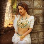 Madhuurima Instagram - Some thing about this expression reminds me about the song “ tumse kahe ya hum na kahe “. Donno what’s the relation but yeah like the capture ! #capturethemoment #captured #captureoftheday #picoftheday📷 #2020 #watchwhathappensnext #tradition #indian @manasimanojofficial jewellery @shivanishirali costumes #makeup #bridal #newday #bollywood #instantbollywood #pinkvilla #style #awards