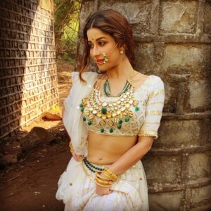 Madhuurima Instagram - Some thing about this expression reminds me about the song “ tumse kahe ya hum na kahe “. Donno what’s the relation but yeah like the capture ! #capturethemoment #captured #captureoftheday #picoftheday📷 #2020 #watchwhathappensnext #tradition #indian @manasimanojofficial jewellery @shivanishirali costumes #makeup #bridal #newday #bollywood #instantbollywood #pinkvilla #style #awards