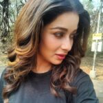 Madhuurima Instagram – Morning selfie and I look so thoughtful ♥️ hair by @talesofshadows_ . Love the look #black #blacklook #curlyhair #curls #selfie #pictureperfect #morningmotivation #goldenhair #morningpose #rosy #eyes #peachlips #woods #filmcity #bts #candid #canonphotography #divyadrishti