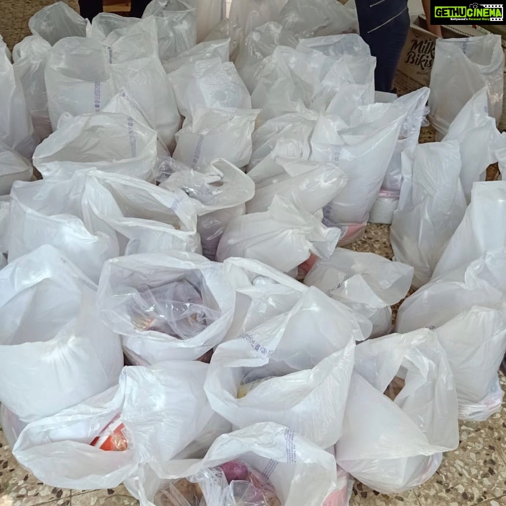 Madhuurima Instagram - I Thank all who have helped me become a better person subtly or loudly, through friendship or enmity, love or hate, anger or compassion... 'Had to show my gratitude in some way. What's a better way than to return smiles on some withered faces? ‘Arranged masks, rations, toiletries for some daily wagers. Thanks to the men who helped distribute them (with full protection). #protection #safetyfirst #mask #smiles #gratitude #rations #distribute #betterperson #help #goodvibes #pandemic2020 #subtle #love #friendship #actor #citizenofindia @narendramodi #bollywood #bollywoodhungama #celestial #divinefeminine #divine #worldhealthday