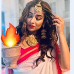Madhuurima Instagram - Spread light ! #namo @narendramodi #darkness #to #light #9 #pm #tamsormajyotirgamaya #flame #light #diya #torch #enlightenment #fire #smudge #clear #hope #solidarity #unity #history #destructionofevil #positivity #nyrabanerjee #divyadrishti #divyashakti #divine #intervention #shine #dazzle #dhunuchi #mothernature #motherearth