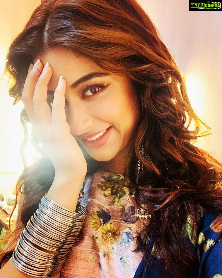 Madhuurima Instagram - Don't be shy my honey๐๐ #morning #motivation ! #adrenaline ! #freedom #love #gratitude #picoftheday #portrait #photography #photographylovers #wink #cingulomania