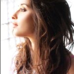 Madhuurima Instagram - see the moon I see the moon Oh, when you're looking at the sun🥰🥰. #thoughts #vibratehigher #lovequotes #love #beauty #gratitude #nyrabanerjee #babe #lucky #blessed