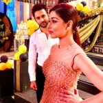 Madhuurima Instagram – It’s the ladies and gentlemen look 😎 with @mishkat1711 . Hope #Divyadrishti keeps entertaining you. Lots of twists and turns fir tomorrow’s episode . keep watching #saturday #sunday only on @starplus and @hotstar 7pm.
