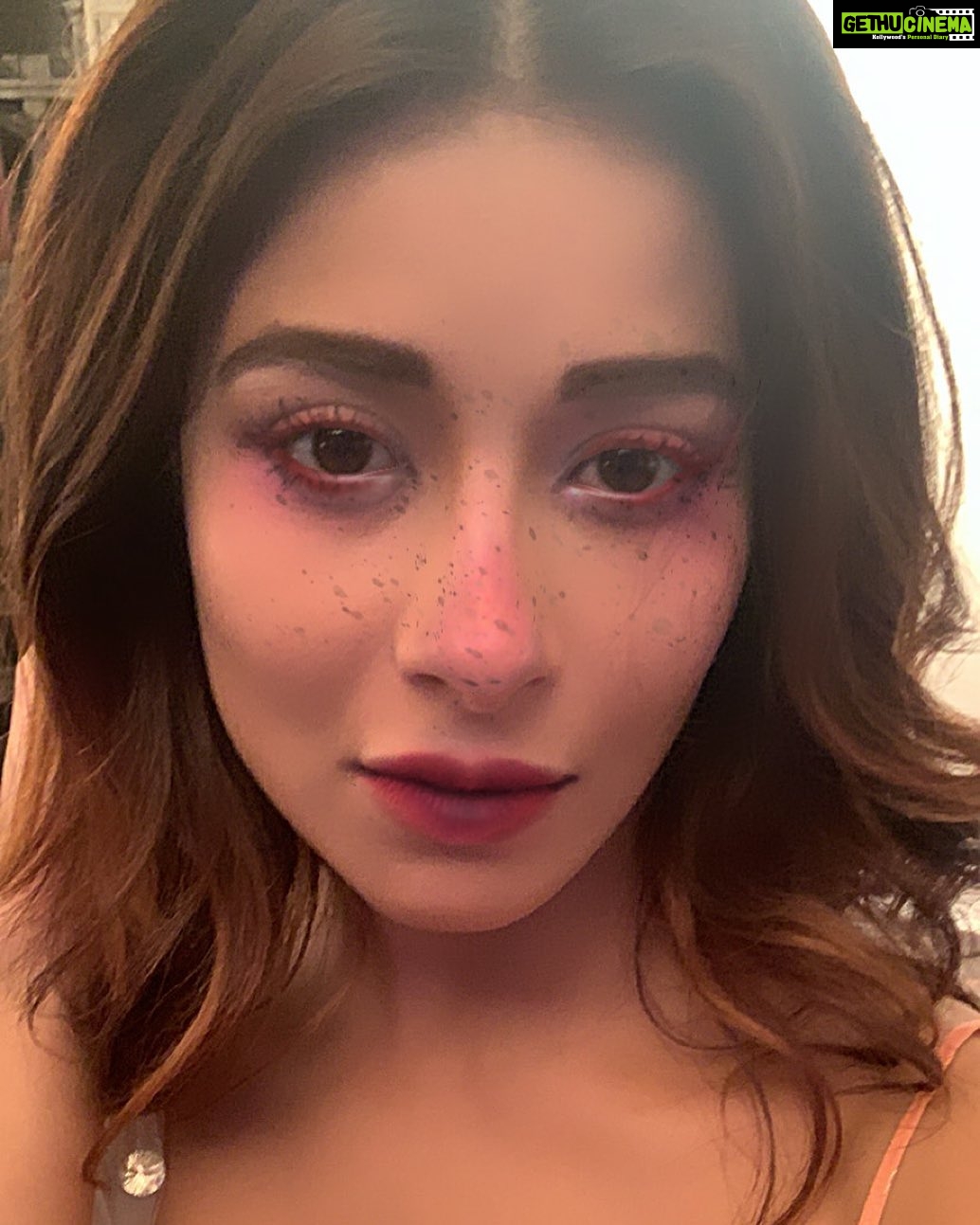 Madhuurima Instagram - My wacko self. Once in a blue moon that comes out. #instagramfilters #instacool #webtoon #westagram #actor #mastiff #masti #nyrabanerjee #frecklesmakeup #redlips #brunette #baby #love #divyadrishti #munchkin