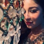 Madhuurima Instagram - I guess I choose a colourful life , everything so vibrant. Even my chandelier 😎😎 #bts #actor #divyadrishti #nyrabanerjee #fiorr #love #gratitude #sara #eyes #beauty #aliabhatt #babe #followforfollowback