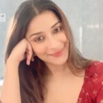 Madhuurima Instagram - Ok that’s so me when someone tries to flirt with me. Why m I like this 😟😟 #trendingreels #trend #trending #explore #feelitreelit #reelitfeelit