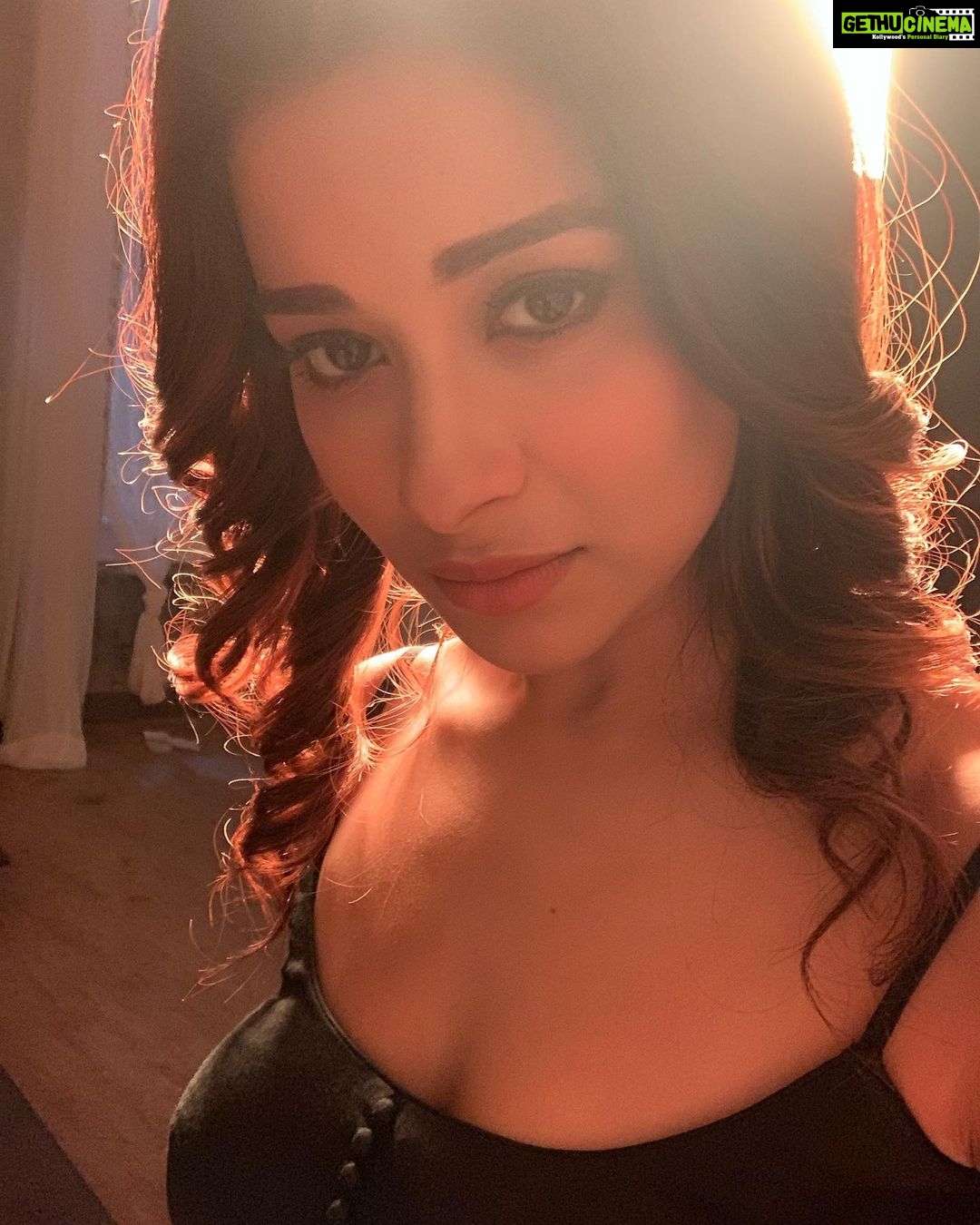 Madhuurima Instagram - I had a dream I got everything I wanted But when I wake up, I see You with me And you say, "As long as I'm here, no one can hurt you Don't wanna lie here, but you can learn to If I could change the way that you see yourself You wouldn't wonder why you hear 'they don't deserve you'" ❤️#musings @billiellish makes sense. #love #imissuinsanely #actor #actress #bollywood #eros #divyadrishti #nyrabanerjee #supernatural #shivya #imissu #baby #picoftheday #light #shotoniphone #aliabhatt #dishapatani #fiorr #skincare #glowup #orange