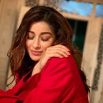 Madhuurima Instagram - He clicked me so well. Ans all I had to do is steal mah daddy’s red coat ! He ha ha ha! Adhhuuu @adhvik_official , thanks for the great click ! #feelgood #feelpretty #feelgreat #feelloved #feelblessed #everyday #love #god #me #followme #loveme #gratitude #divyadrishti #nyrabanerjee #nyralicious #red #redhot #redhotchilipeppers #nudes #nudemakeup #peaches #bollywood #stardom #superstar #work #workmode #bts @starplus @muktadhond