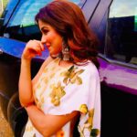 Madhuurima Instagram - Smiling to me , indulged in the hues of life , counting the blessings , lost in my dream world , manifesting my positive thoughts and wearing my @radhya_jewellery_collection earrings , wat a beautiful life m living through @starplus #divyadrishti coz of my maker @muktadhond , thanks for #divya , #gratitude to the #world . #love in the air , in my eyes, in my surroundings😍