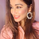 Madhuurima Instagram - U look your best when u put a smile on your face. U smile when you are happy , you are happy when you are pampered and today I’m pampered by @velvetwow2.0 wearing their earrings #earrings #jewelry #love #beauty #bollywood # @realbollywoodhungama @dharmamovies #redchillies #actor #unicorn #divyadrishti #iphone #gfriend #potraitphotography #picoftheday #photography #instagood #instadaily #instantbollywood #fashionnova #fashion #style #goddess #nofilter #selfie #lights #nyrabanerjee #hot #swag #peach #pink