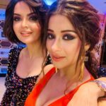 Madhuurima Instagram - Red chillies , red sauce , red rose , red carpet red outfit thanks to @gukkish_ and it was the @stardomawards @sbd_news18 makup by @nandiniprajapatiupadhyay #dressup #redcarpet #fashion #bollywood #actress #television #actorslife #awards #redhot