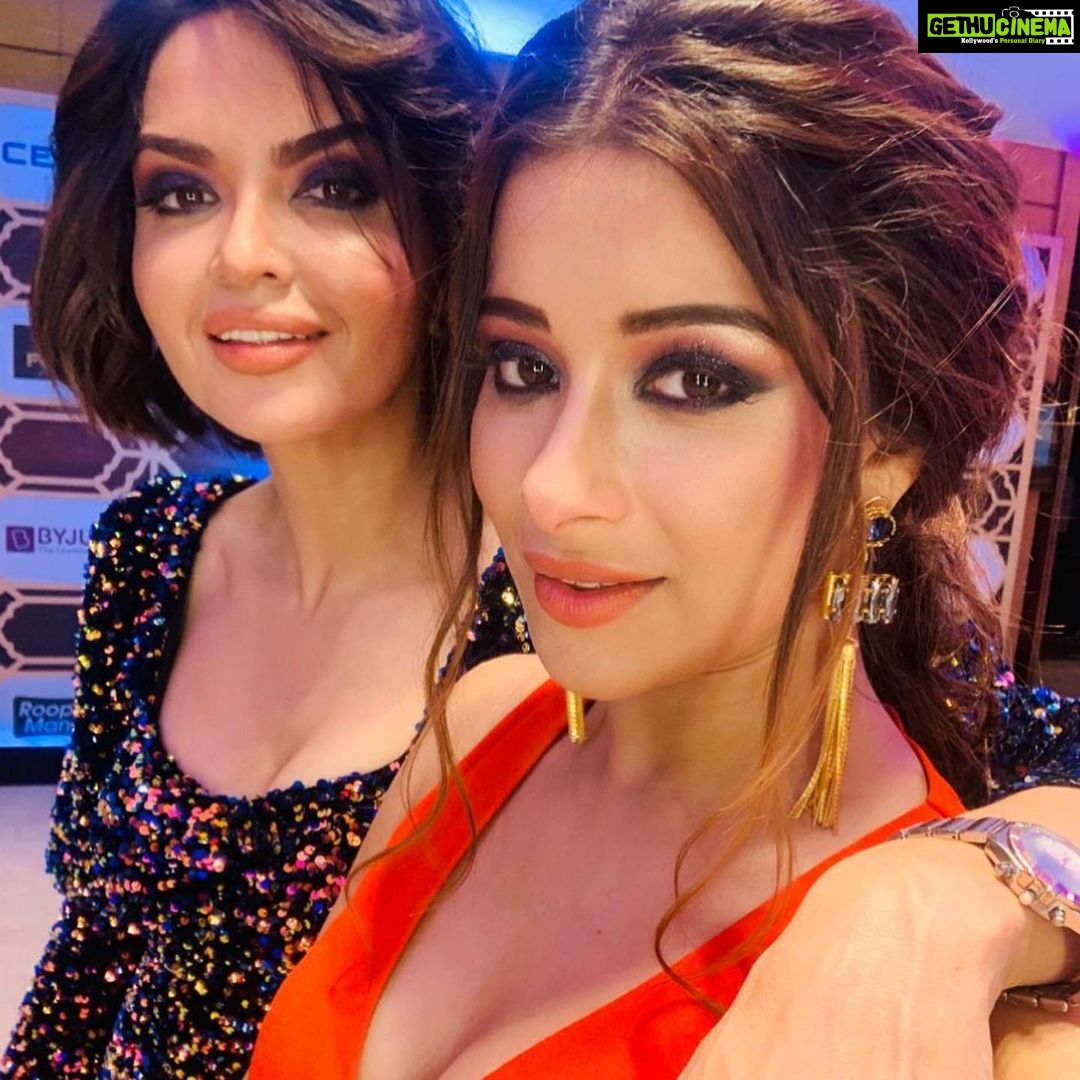 Madhuurima Instagram - Red chillies , red sauce , red rose , red carpet red outfit thanks to @gukkish_ and it was the @stardomawards @sbd_news18 makup by @nandiniprajapatiupadhyay #dressup #redcarpet #fashion #bollywood #actress #television #actorslife #awards #redhot
