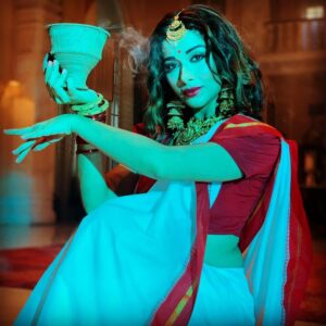 Madhuurima Instagram - When you feel empowered ! Bestowed upon Maa Durga’s blessings. Feeling blessed. #gratitude . Gratitude for this life, the work I’m doing , the people around me and the opportunities I get. With this Dhunuchi dance I thank Maa fir everything. For the first time I didnot have the time to visit Pandals etc , but my work gives me everything that I desire. Thank you thank you. Thank you. #duggadugga #love #victory #glory #divyadrishti #nyrabanerjee #bollywood #durgapuja #dhunuchinaach @shivanishirali has made me look so awesome @manasimanojofficial jewellery , @prakritikasparsh credit for clicking these goes to you. Thank you @muktadhond fir giving me this platform my stage fir performance ❤️#bollywood #pinkvilla #dharma #redchillis #star #awards #gold #diamond