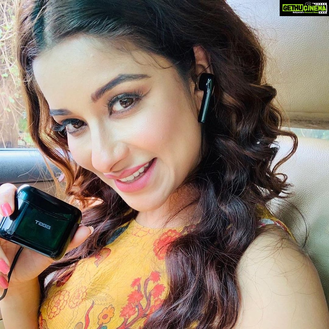 Madhuurima Instagram - Are you also one of those who needs some me-time every day? Because for me it is imperative. I use this time to reflect on my day, to unwind, and connect better with myself. According to me, the best way to do this is to go for good long drive and listen to some soft soothing music. Recently got my hands the TAGG ZeroG true wireless earphones from @tagg_digital. This device perfectly compliments its name, Zero Gravity because once i plug it in, i plug all the noise around me out and they have truly helped me unwind #AbsoluteFreedom #TAGG #KeepsYouAhead #TAGGEarphones #TrueWireless