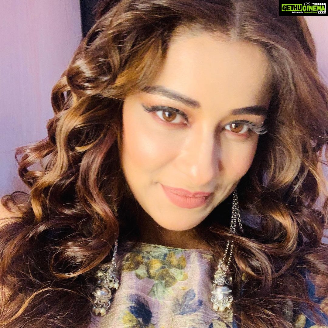 Madhuurima Instagram - Coz I thought after a long time I got a refreshing look in #Divyadrishti makup by @nandiniprajapatiupadhyay , styling @shivanishirali #nyrabanerjee #actor #pic #iphone #instagram #actorslife #unicorn #nudemakeup #skincare #beauty #eyes #love #follow