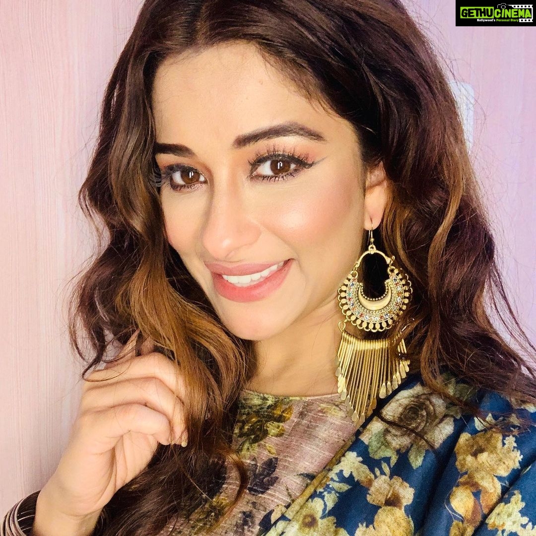 Madhuurima Instagram - Coz I thought after a long time I got a refreshing look in #Divyadrishti makup by @nandiniprajapatiupadhyay , styling @shivanishirali #nyrabanerjee #actor #pic #iphone #instagram #actorslife #unicorn #nudemakeup #skincare #beauty #eyes #love #follow