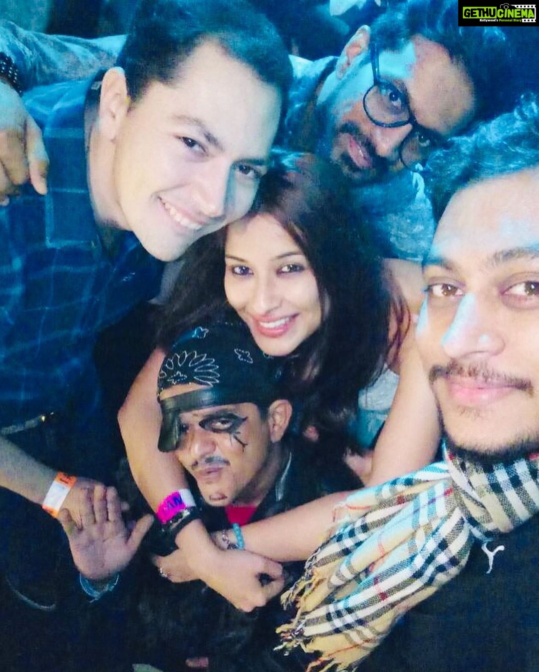 Madhuurima Instagram - Happy happpy happpy birthday my @mr_moment so many years of togetherness and still counting. Wish u all the love , luck and success. We always be the besties ❤️❤️❤️❤️❤️