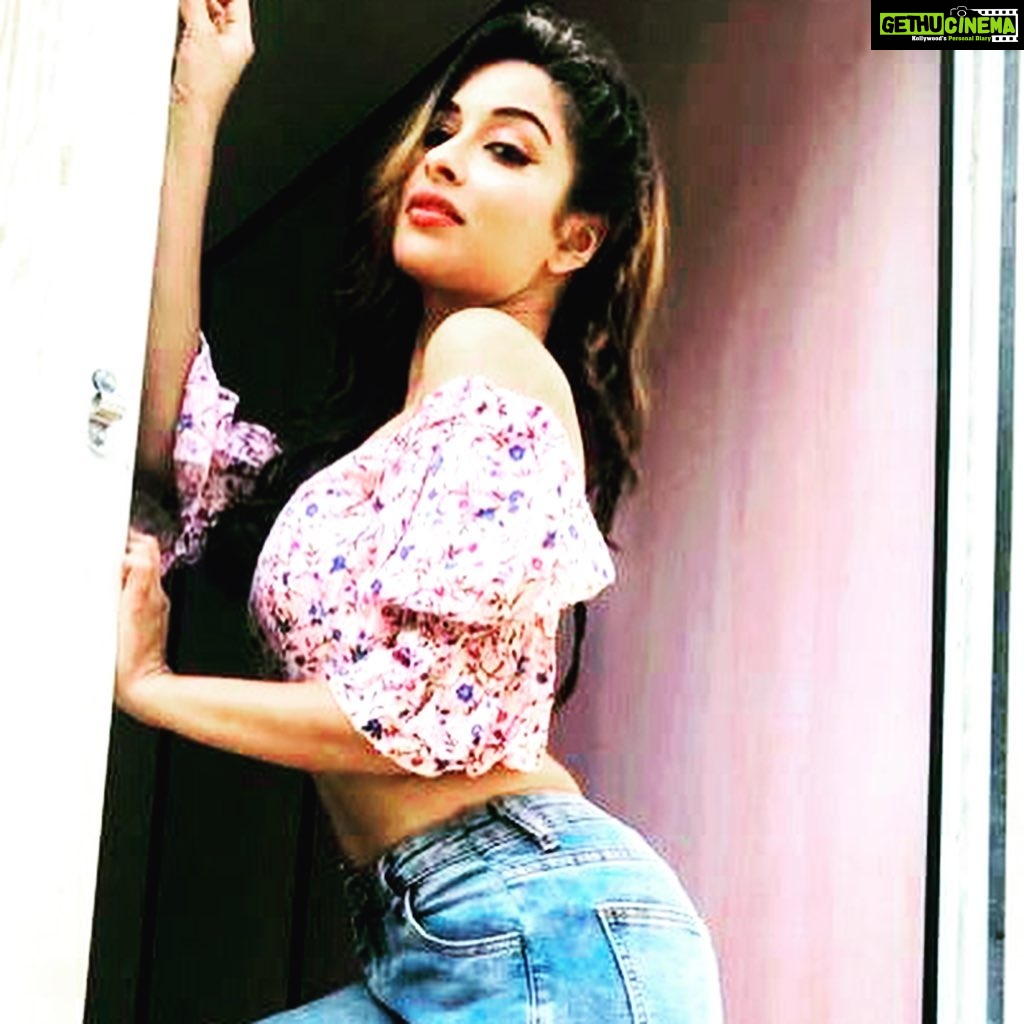 Madhuurima Instagram - @stalkbuylove makes me stalk u , love u and buy u ❤️❤️❤️