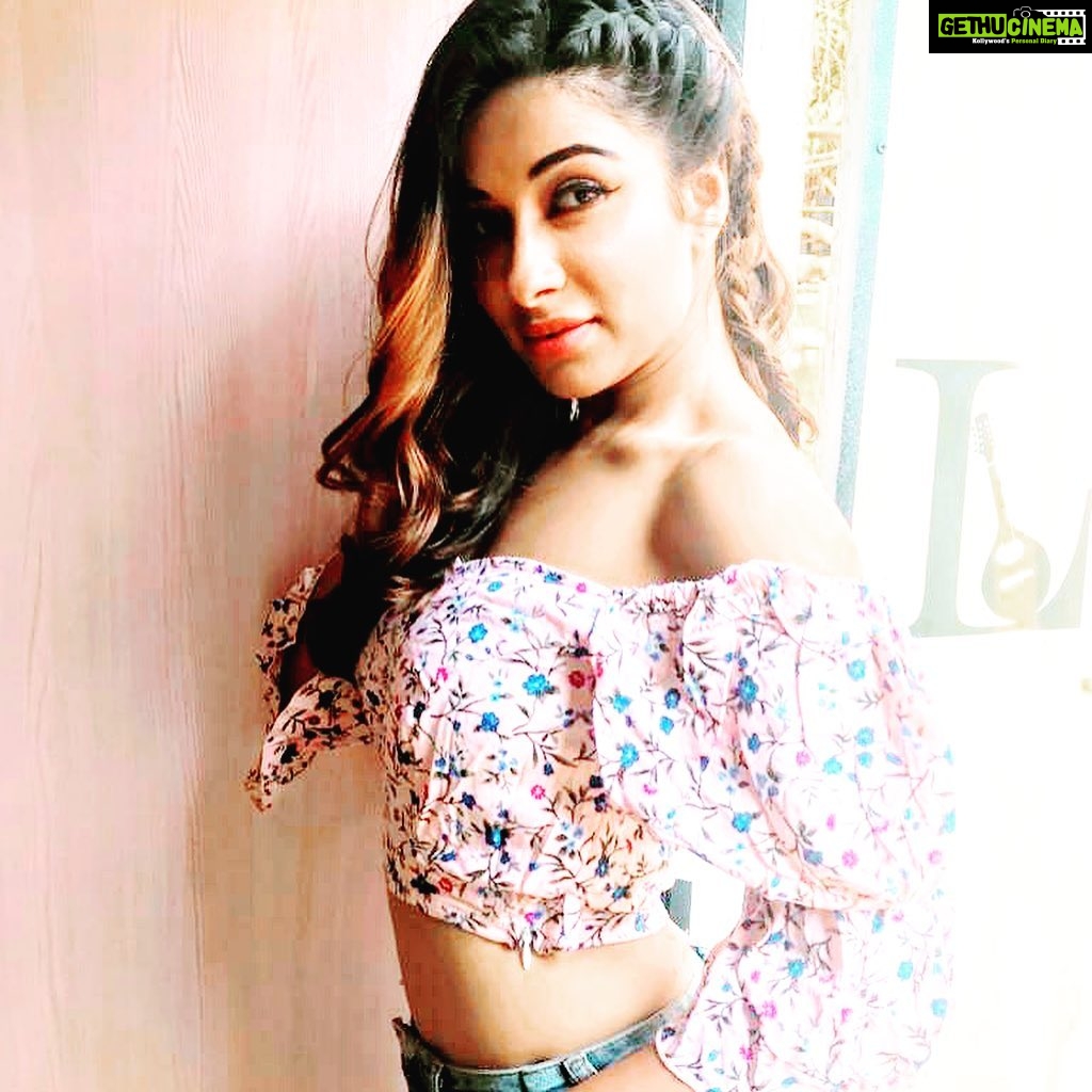Madhuurima Instagram - @stalkbuylove makes me stalk u , love u and buy u ❤️❤️❤️