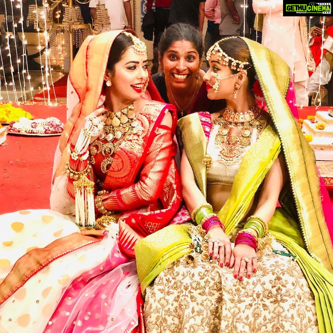 Madhuurima Instagram - Happy friendships day my besties!!!! Life without you guys is so incomplete ! Thank you for completing me and all the love and support. I love you all !!!! ❤️#friends #friendsforlife #bff #bae #love #insta #instadaily #gratitude #unicorn #success