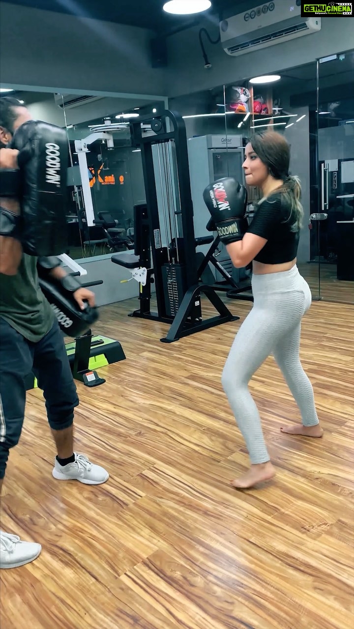 Madhuurima Instagram - That’s how you kick and box all the negativities out of your life. Thanks coach @boxer_akki @xanimofitness #fitness #power #fitnessmotivation #boxing #boxingtraining #strength #explore #reelsindia #viral #viralvideos #reelsindia