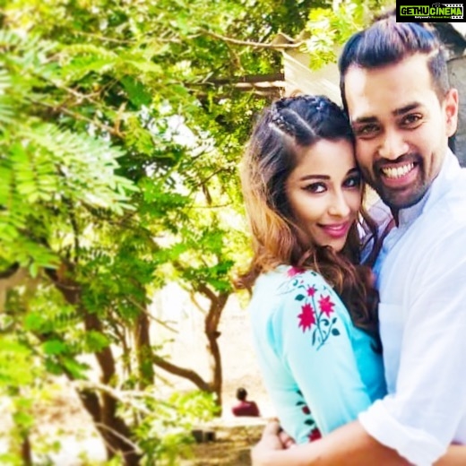 Madhuurima Instagram - Out of the blue. Standing in the woods , a nice click that came through! @justkarankhanna I think it’s a very pretty click ! In it?? #gratitude #togetherness #actorslife #bts #divyadrishti #nyrabanerjee #love #picoftheday #instago @starplus @muktadhond