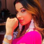 Madhuurima Instagram - Luxury is in simplicity with Daniel Wellington! Use my code “DWXNYRA” for 15% discount on these luxurious timepieces and accessories on their website and exclusive DW stores. #DW #DWIndia #Danielwellington #nyra #divyadrashti #starplus . . Handled by @jay_varia22