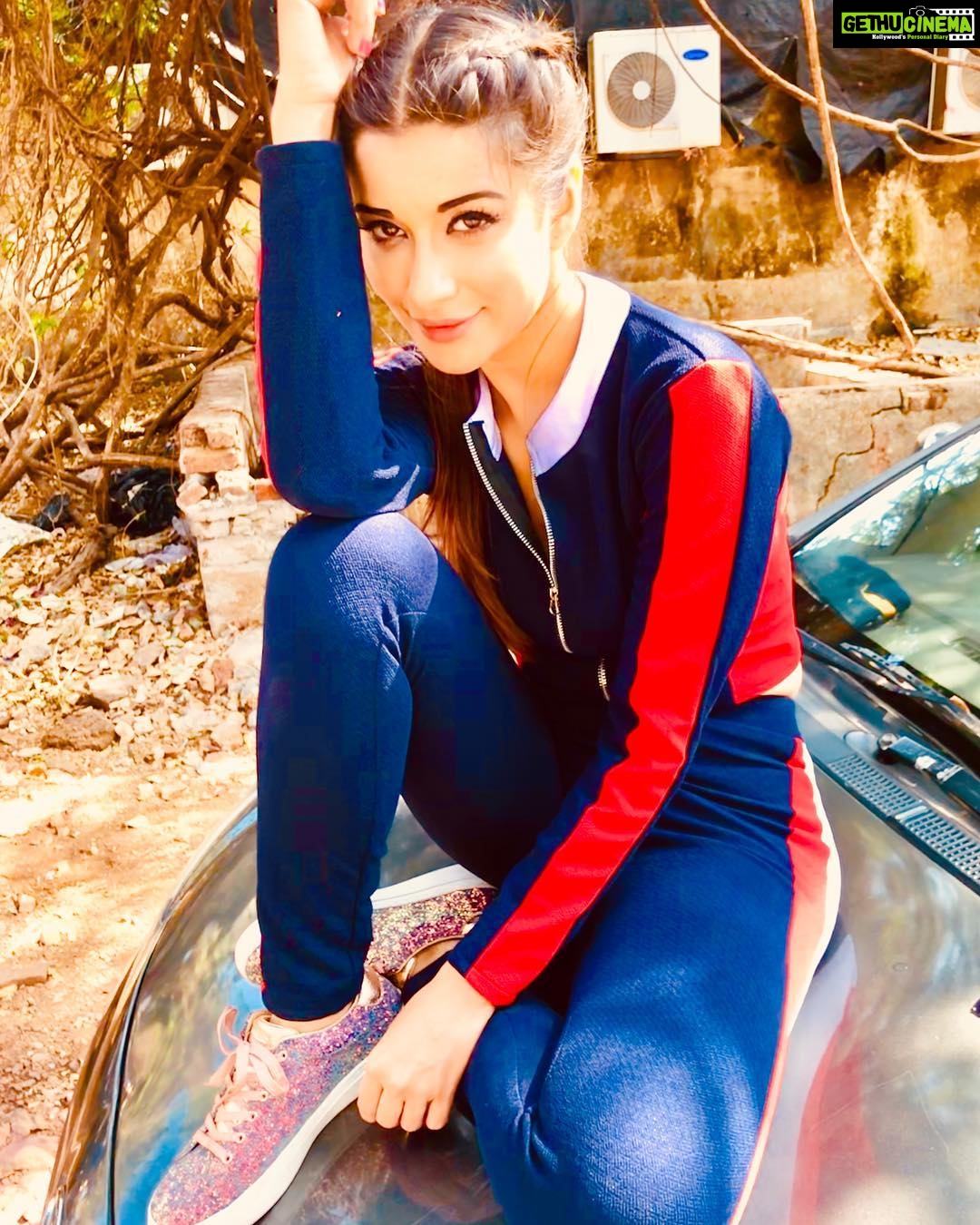 Madhuurima Instagram - Hey guys check out these @geeta_fashion.store tracksuit and dress. . Love it. #brands #divyadrishti #pinkvilla #indianwear #eyes #beauty #tracks