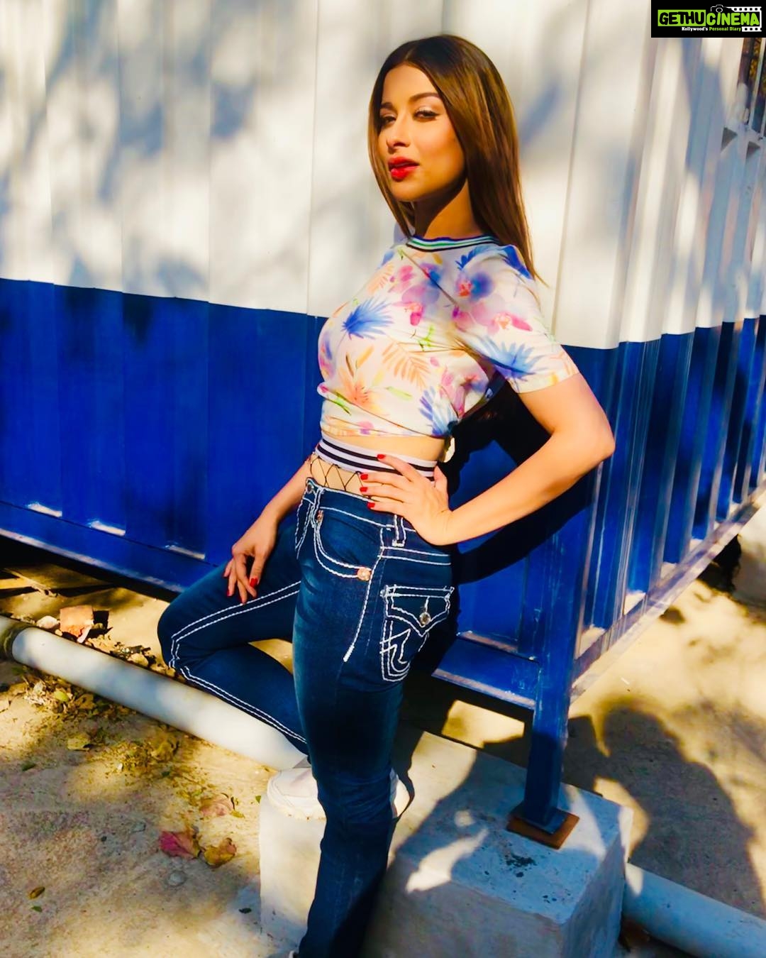 Madhuurima Instagram - Iced out (stylist), no stylist (stylist) New Chanel, Saint Laurent, Gucci bag (huh, ha) Lifestyle (stylist), no stylist!! #brands #divyadrishti #bollywood #pinkvilla #skin #love #jeans #sensual_shots_ #nyrabanerjee #beauty #gratitude #picoftheday