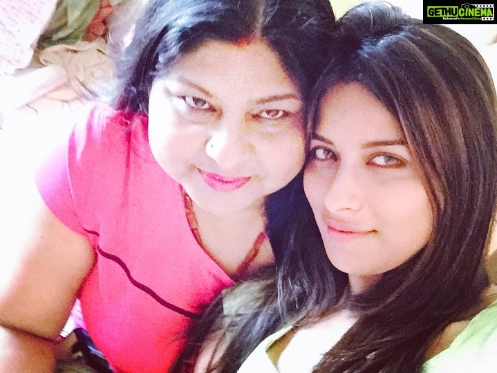 Madhuurima Instagram - The most beautiful , precious woman in my life , my mom my life. Wish u a very very happy birthday ❤️❤️❤️❤️❤️❤️❤️ #mom #birthday #happiness #love #blessings #gratitude #beauty #baby