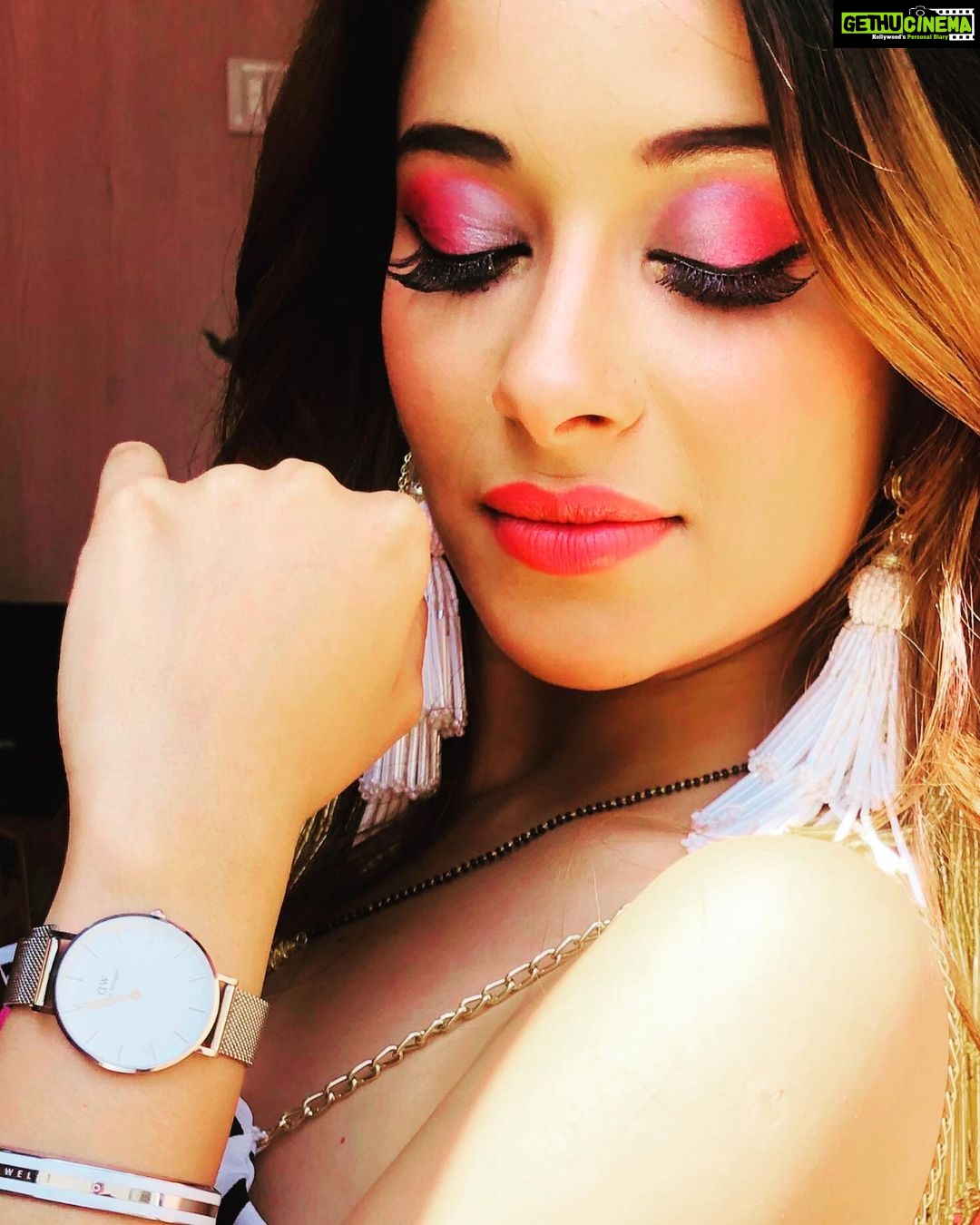 Madhuurima Instagram - Don't watch the clock; do what it does. Keep going! Loving my @danielwellington timepiece! Use my discount code “DWXNYRA” to get instant 15% discount on www.danielwellington.com and DW exclusive stores. #Danielwellington #DWIndia #DW