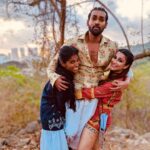 Madhuurima Instagram - Besties and the best times spent on our door shoots! @justkarankhanna @abraham.nimisha7 @officialparasmadaan #drakshit yours are on the way ! #loveme #love #friends #shooti #workmode #picoftheday #actorslife #outdoorshoot #followme #divyadrishti #shivya #unicorn #bollywood #besties👭