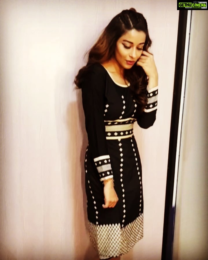 Madhuurima Instagram - Hey guys check out these @geeta_fashion.store tracksuit and dress. . Love it. #brands #divyadrishti #pinkvilla #indianwear #eyes #beauty #tracks