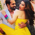 Madhuurima Instagram - Mile dil befikre!!! @justkarankhanna @starplus @muktadhond #divyadrishti #nyrabanerjee #bollywood #beauty #actress #organic #love #gratitude #shivya #couplegoals #holi #celebration #celebrity #shooting #actorslife #star Mumbai, Maharashtra