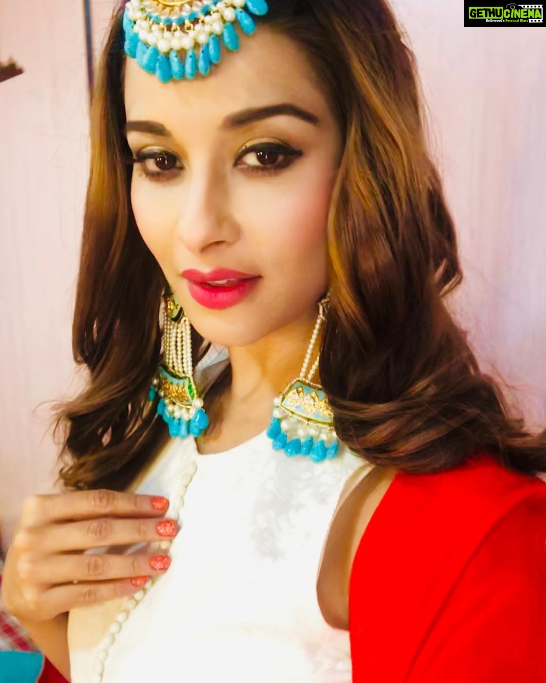 Madhuurima Instagram - “Love takes off masks that we fear we cannot live without and know we cannot live within. Styling @shivanishirali @manasimanojofficial #selfie #love #beauty #bollywood #pinkvilla #divyadrishti #nyrabanerjee #instantbollywood #actress #iphone #webstagram